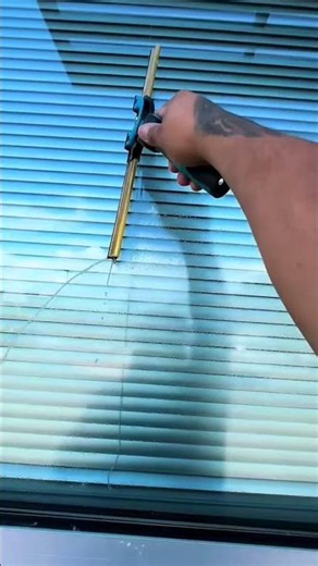 window cleaning hack that actually works #cleaning #windowtips #shorts