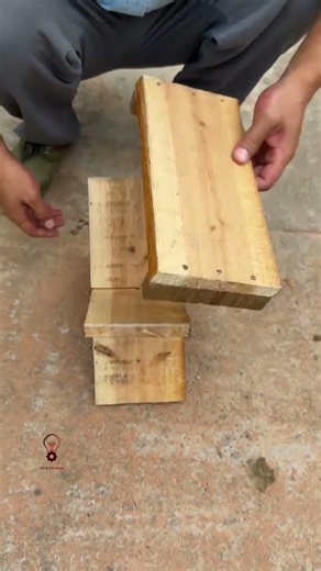 Quick Disassembly Simple Wooden Stool with 3 Boards