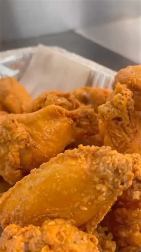 Chef Tai breaking down her simple 3 ingredient fried chicken recipe. Black pepper, sazon, and Adobo in a mixture of AP Flour and cornstarch. It's a match made in heaven!!! Simple flavorful and definitely delicious🤷🏾‍♂️ #MRFriedChicken #saucierthanmost #friedchicken #adobo #sazon #chickenrecipes | Mr. Fried Chicken