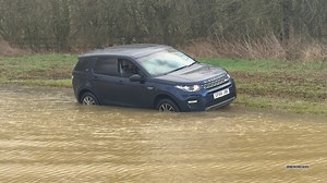 ‘Land Rover’ Gets Stuck in Mud..😂🤦🏻‍♂️ Watch More Here: https://www.youtube.com/@bengregers #Fails #Tow #Leicestershire #Flooding #LandRover #FLOOD #wow #Satisfyingvideos #LandroverDiscovery #StuckinMud | Bengregers