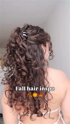 Curly.evee on Instagram: "Fall hair inspo 🍂🍁❤️ Easy hairstyle for the fall ✨ Who else is excited for fall? 🤔 #fallhair #fallhairtrends #fallseason #pumpkinspice"
