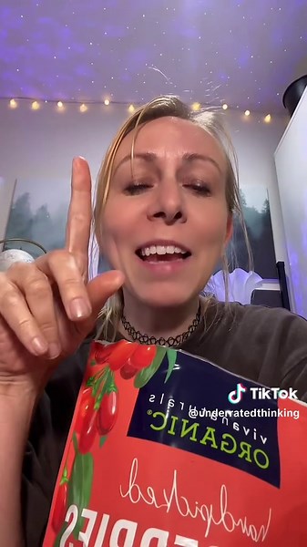 Dried Goji Berries: The Perfect Snack Obsession