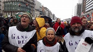 Gang des Vieux en colère: quand les aînés descendent dans les rues - RTBF Actus