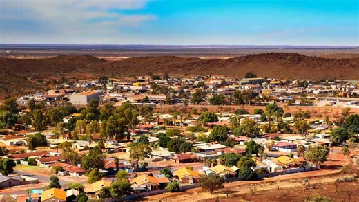 Climate change eclipses La Niña cooling in Australia to drive extreme heatwave and heightened fire risk