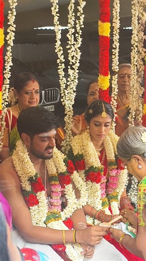 Mettilda Sareedraping on Instagram: "A perfect Bridal Drape for the Bride Aparna on her oonjal✨ . Draped by @mettilda_sareedraping Makeup @yauvanam_ . Draping style : 6yards southindian drape . For Draping / Class / Boxfolding Contact +91-8015010269 .. #mettildasareedraping #oojal #freshpleats #bridaldrape #chennaidrapist"