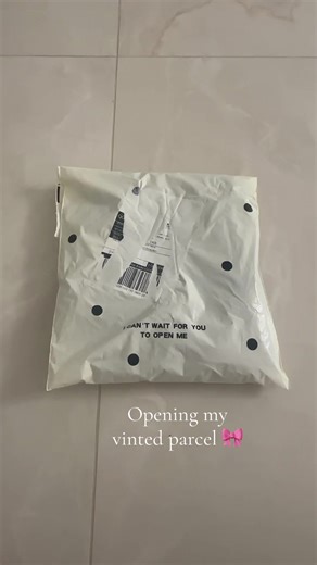 Unboxing Vintage Low Rise Guess Jeans from Vinted