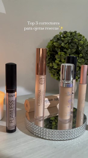 Estos CORRECTORES de MAQUILLAJE en mi opinión al ser de acabado hidratante no remarcan demasiado tus líneas de expresión y para las que tenemos contorno de ojos seco son PERFECTOS, el maquillaje queda liso y pulido, cuentame cuál me falta por probar? 👀🫶🏻 #productosdemaquillaje #correctormaquillaje #concealer #makeupproducts #dolcebellaoficial #miiscosmetics #bloomshellcosmetics #maquillajecolombia #maquillajereview #maquillajecolombiano #greenscreen