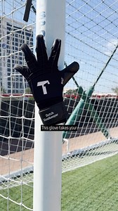 🖤 The beast emerges from the darkness – and it's ready for your goal: The Shadow BEAST 3.0 is here! 🧤⚡ 🌬️ Ultra-light & breathable: The Mechano 2.0 fabric ensures a perfect fit and maximum freedom of movement. 👊 Claw Punching Zone: Silicone grooves – inspired by a beast’s claws – offer optimal grip when punching, no matter which direction the ball comes from. 🧤 Pro-level cut: The Negative Cut fits skin-tight, just like the gloves used by Bundesliga goalkeepers. 💪 More wrist stability: The 