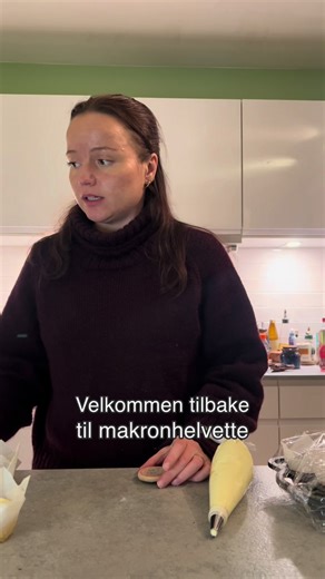 Makroner del 4 💜 #makroner #spiselise #bridgerton #macarons #sitronmakron