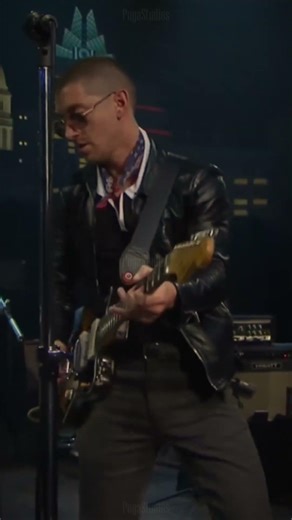 Alex Turner - Crying Lightning SOLO (Arctic Monkeys)