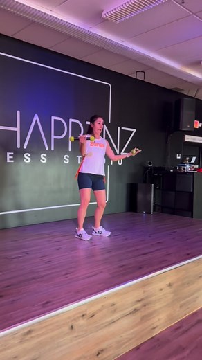 funk maracas = biceps for days 💪🏼 #zumbatoning #zumbafitness #zumbainstructor #zincommunity | Zumba Fitness with Marisa Stani