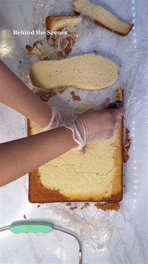 Behind the Scenes of this Jordan/ Dior Sneaker Cake 🤍 #cake #cakedecorating #cakedecorator #cakedesign #sneakercake #jordancake #realisticcake #cakes