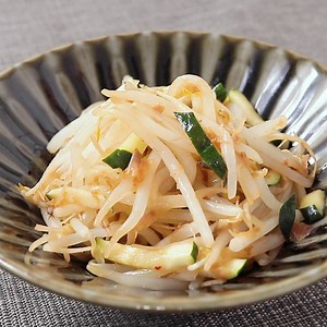 レンジで簡単 もやしとズッキーニの梅肉和え 作り方・レシピ | クラシル