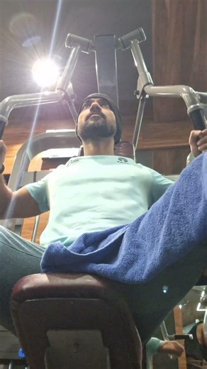 🏋‍♂️ sitting chest press #chest #chestworkout #chestday #chestexercises #shortsvideo