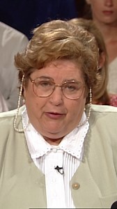 514K views · 4.7K reactions | Fast food manager Phyllis claims her former employee Bethany hit her on the head with a phone! Bethany claims it was an accident. | Iconic TV Moments | Facebook