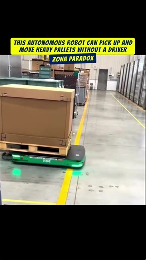 This autonomous robot can pick up and move heavy pallets without a driver | #shorts #technology