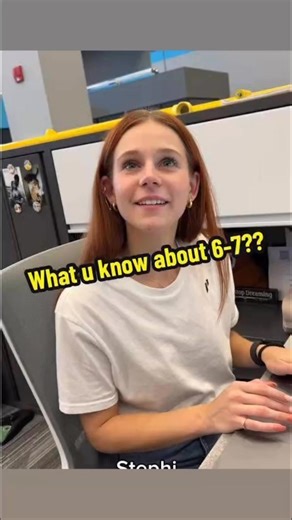 67，你唔係唔知點解啩，67！ 響香港，「67」呢個數字組合，大家都大概明白點解—— 即使你套用黃老霑既二分法再仔細分，發覺呢個字其實介乎「戇」同「笨」之間，所以用途更廣，但佢本質就係粗口。 問題係，原來近月「67」已經成為外國GenZ嘅潮語。你不時見到外國年青人嘅TikTok 或打機片講67，甚至有唔少響外國教書嘅朋友都投訴成日聽見班細路集聚一齊狗叫67！ 莫非香港文化輸出外國，揚威天下？非也。 咁，到底67喺外國流行文化同社交媒體算係咩意思？ 如果要我簡單一句到尾，答案係無意思，純粹係網絡謎因。 咁即係點？咁要先從佢嘅源頭講起，最主流嘅講法，係因為 TikTok 有首 好Hit 嘅Drill 歌—— Skrilla 嘅《Doot Doot》！歌詞入面提到芝加哥嘅 67 街，自此之後，「67」就喺 TikTok、IG、Twitter等平台大熱，最終擴散到到處都見到。 另有一說，當67開始多人提，再配合NBA 球員 LaMelo Ball（身高 6 呎 7 吋）嘅片夾埋一齊玩，最終成為瀨尿牛丸，變成咗搞笑迷因！ 今時今日響網上，「67」已經愈來愈多其他玩法。例如有啲人會剪片或者特登收集