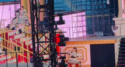 2026.4.18＝LOVE 8周年ツアー「＝LOVE 8th ANNIVERSARY PREMIUM TOUR」FINAL in 横浜スタジアム」ハマスタ1日目撮可「お姫様の作り方」#佐々木舞香 さん(1つ目の動画)#野口衣織 さん(2つ目の動画)神一般席の神ポジション×iPhone17Proファンサえぐい(好き)#イコラブ #イコラブ8周年ツアー