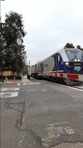 SC44+F40PH-2C Amtrak Capitol Corridor 521 with Caltrain 920 arriving FMT station | Fremont, CA