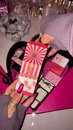 Exploring a Mini Perfume Collection
