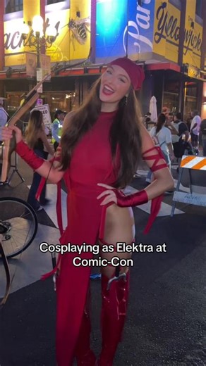 The amount of marriage proposals i’ve gotten🙃 #comiccon #tallgirl #fyp #cosplay