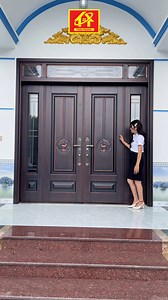 4.3M views · 10K reactions | ✨Cửa đẹp – Nhà sang, đẳng cấp từ cái nhìn đầu tiên! Bộ cửa thép cao cấp nhập khẩu Thái Trang nổi bật với thiết kế bề thế, hoa văn tinh xảo, an toàn tuyệt đối cho tổ ấm của bạn. Xem tận mắt – Mê ngay từ lần đầu chạm! #CuaThepNhapKhau #ThaiTrang #CuaDepNhaSang #CuaChinhCaoCap #CuaChongChay #thietkebietthu | Cửa Thép Nhập Khẩu Thái Trang | Facebook