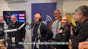 Hvordan gør man Henrik Bollerslev mundlam? 🤐🥹 Man overrasker ham selvfølgelig LIVE i Radio Viborg med balloner, serpentiner og bobler 🎉🥂 I weekenden holder vi ÅRETS STORE BILFEST for 25. gang. Og det var sådan set dén snak, Henrik skulle i radioen for at tale om her til morgen. Men det er ikke kun 25. gang for bilfesten - det er også Henriks 25 års jubilæum som selvstændig bilforhandler 🤩 Og det skal selvfølgelig også fejres 🎉 Kæmpe tillykke med jubilæet, chef - og tak fordi vi fik lov at 
