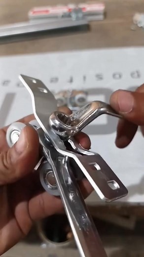 17 reactions | #fblifestyle install the sliding door wheels #installslidingdoor #wheels #slidingdoorwheels #wheelsliding ‎#AplikatoralAlumunium #AlumuniumWorking #DiyContent #DIY #DiyProject #DiyCraft #Project #Reel #reelviral #videoviral #fbpro #diy #fyp @sorotan | Sofyan | Facebook