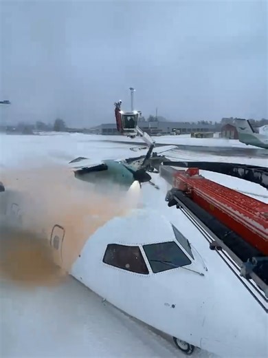 De-icing an aircraft before take off. Even a thin layer of ice can stop a plane from flying. #aviation #sciencefacts #airplane #mindblown #shorts credits to: @viralhog, @UNILAD, @worldofairports253, @dronetasticvoyage, @italy360, @BeyondGabi, @defan315