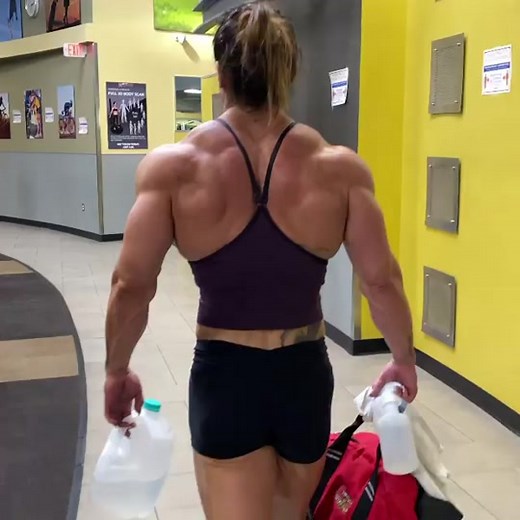 Post back pump🫡 #musculargirl #femalemuscle #fbb #bodybuilder #fyp | BodyBuilding