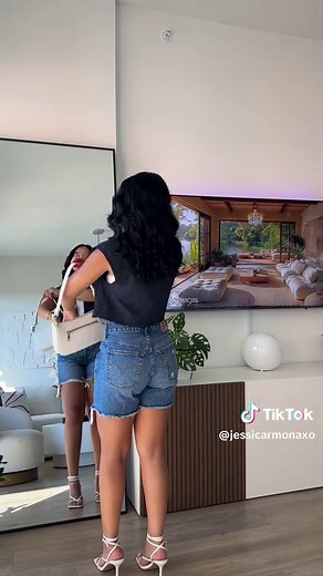 Stylish Levi's Jean Shorts Outfit Inspiration