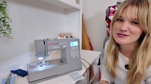 SINGER Heavy Duty 6800C Sewing Machine with Accessory Kit & Black Carrying Case | 586 Stitches, Strong Motor, LCD Screen, Full Metal Frame, Padded Durable Case with Easy Zip & Large Front Pocket