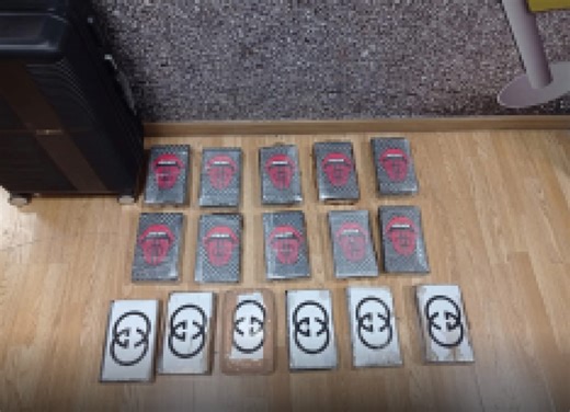 Χειροπέδες σε δύο άνδρες στο «Ελ. Βενιζέλος» με 17 κιλά κοκαΐνη - ΤΑ ΝΕΑ