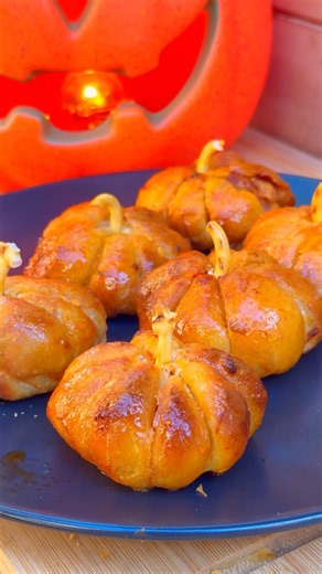 Halloween Pumpkin Pizza Bomb 🎃🍕