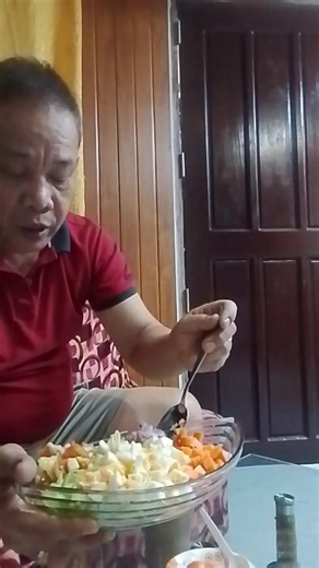 Cucumber, carrots, lettuce, boiled eggs with tomato and onion dressed up with mayonnaise. (Best if mixed with tuna) #healthtipsdaily | Norberto Prudente