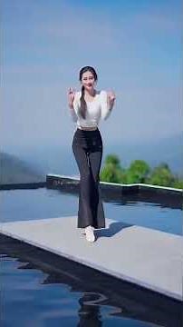 美しい中国のチベット舞踊を賞賛する