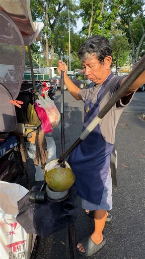 Very Interesting Coconut Cutting Method by Penang Coconut Master!!!