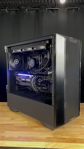 Ultimate Blackout V 2.0 with Lian Li Lancool 3 | PC Gaming Setup