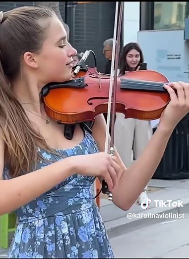 Stunning Winter Violin Cover of Vivaldi's Masterpiece