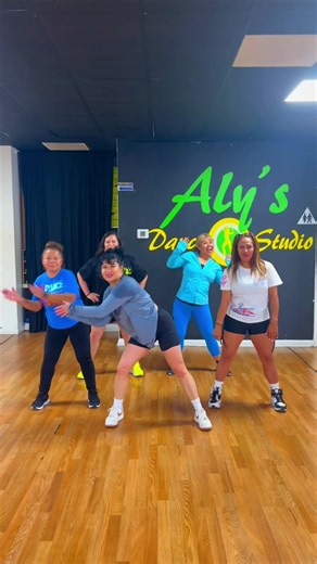 Mano Clap Clap Dance Routine by Salvi, Didy & Keis