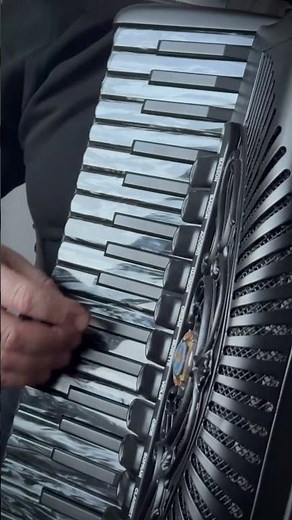 1 sh Vladimir Munteanu Tanțo, Tanțo la acordeon Adu caii, Simioane