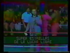 7.8K views · 186 reactions | ENCUENTRO CLÁSICO : HOY LES TRAEMOS UNA LUCHA DEL AÑO 1982. ACONTECIDA EN EL TERRITORIO CAPITOL WWC; EN LOS ESTUDIOS DEL PROGRAMA PARA LA TELEVISIÓN SÚPER ESTRELLAS DE LA LUCHA LIBRE. CUANDO CHOCARON GINO DELLA SERRA CONTRA KING TONGA, ACOMPAÑADO POR EL MUÑECAZO HUGO SAVINOVICH. QUE LO DISFRUTEN.‼️ | Clasicos De LUCHA LIBRE | Facebook
