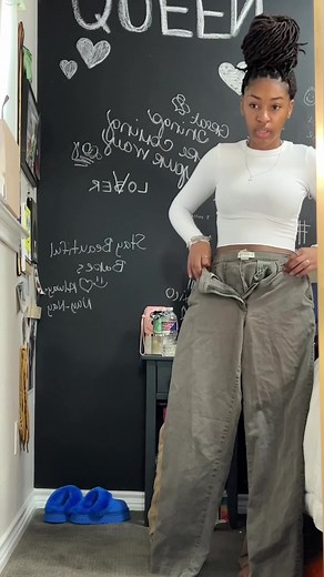 kelsei wrinkled-clothes queen