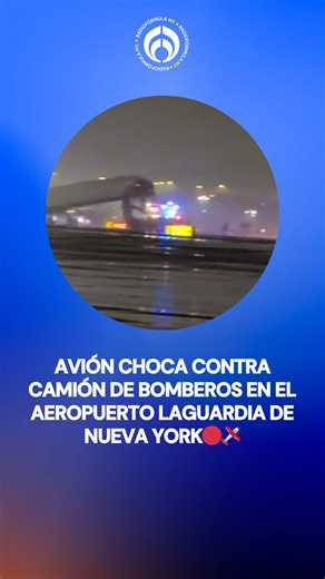 Avión choca contra camión de bomberos en el aeropuerto LaGuardia en New York. ✈️ #tiktokinforma #newyork #accidente #bomberos
