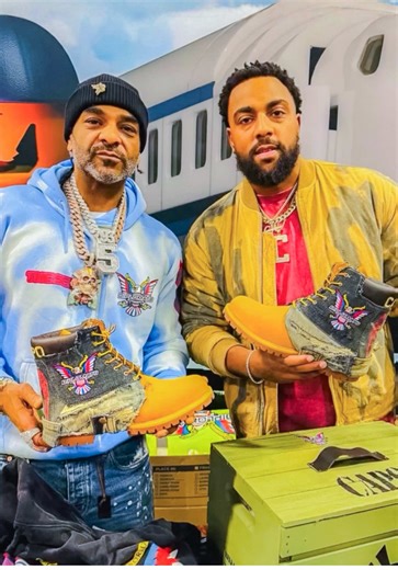 Lifelong fan gifts Jim Jones a custom pair of Timbs… are these a cop or drop? 👀 More events coming with Jim Jones & Dipset 🦅 #JimJones #Dipset #sneakers #fyp