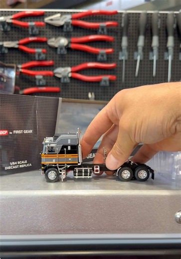 KW Cabover 🤩 K100 Aerodyne with a full polished Utility spread axle dry van from @FirstGearInct The stretch, the spread, and the polish ✨ Courtesy of @Outback Toys 🛒