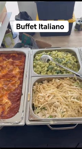 Buffet Italiano. Pasta Alfredo, lasaña en salsa marinara, ravioles en salsa de tomate y carne de res, macarrones con salsa de espinacas y champiñones. Si vas a tener una fiesta o evento y no sabes que dar de comer. Contrata nuestro Buffet Italiano. Mándanos un mensaje  | Eventos High Class | Facebook
