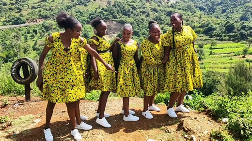 Stylish Yellow Dresses for Spring Outfits