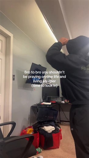 MORE THAN TRADING©️ on Instagram: "You know of what’s needed to be done bro🤦🏽‍♂️ #daytrading Live day trading at 9:15a EST in my bio #mttrading #forex #futures #topstep #trendlines #learndaytrading #howtodaytrade #daytradingforbeginners #forextradingtips"