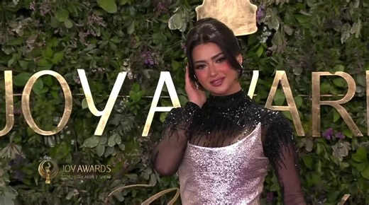 أصايل العتيبي تفوز بجائزة في حفل Joy Awards